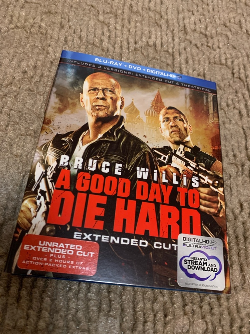 A Good Day to Die Hard (Blu-ray + DVD + Digital) - Red/Black Cover